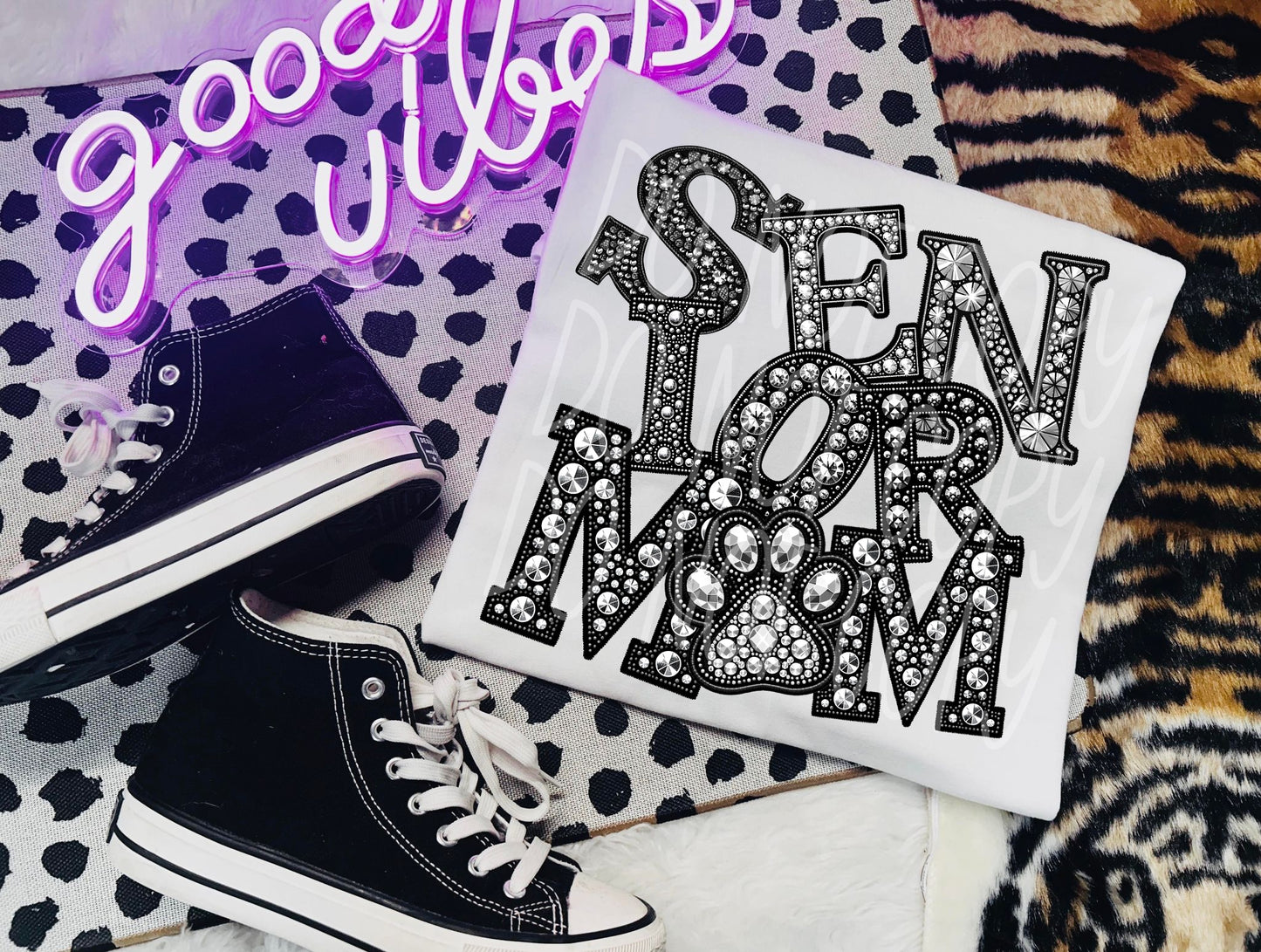 Senior Mom (Paw) DTF - Texas Transfers and Designs